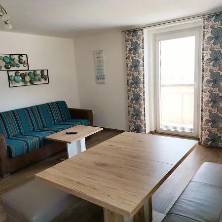 Schuetzenhofer アパート *